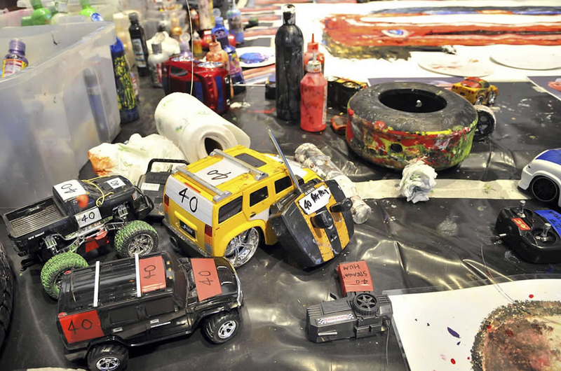 Illustration for article titled British Artist Paints Using RC Cars As His Brushes
